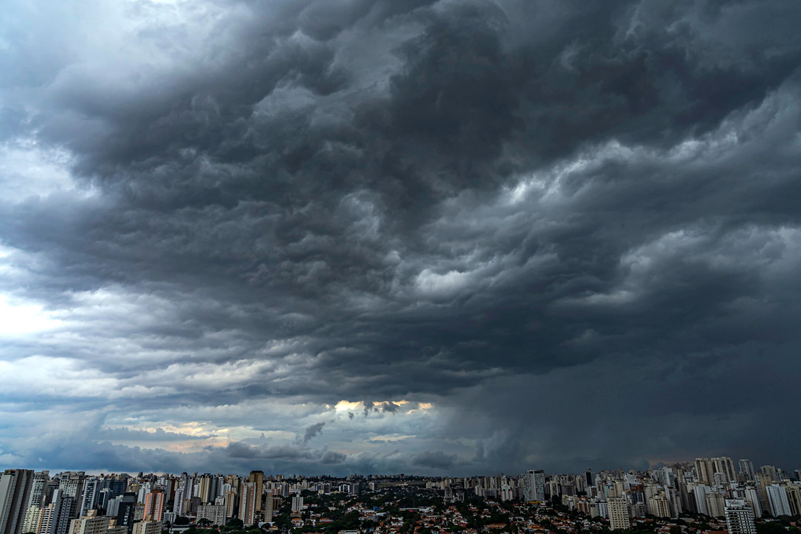 Calor e umidade: entenda como se formam as pancadas de chuva convectivas