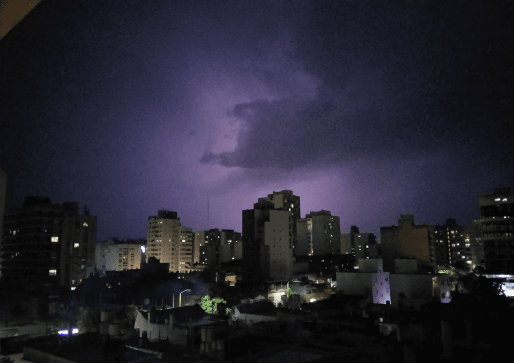 Imagem de destaque da notícia Temporais avançam pelo sudeste e ganham força em MG, RJ e ES nesta quarta (23) Imagem de destaque da notícia Temporais avançam pelo sudeste e ganham força em MG, RJ e ES nesta quarta (23)